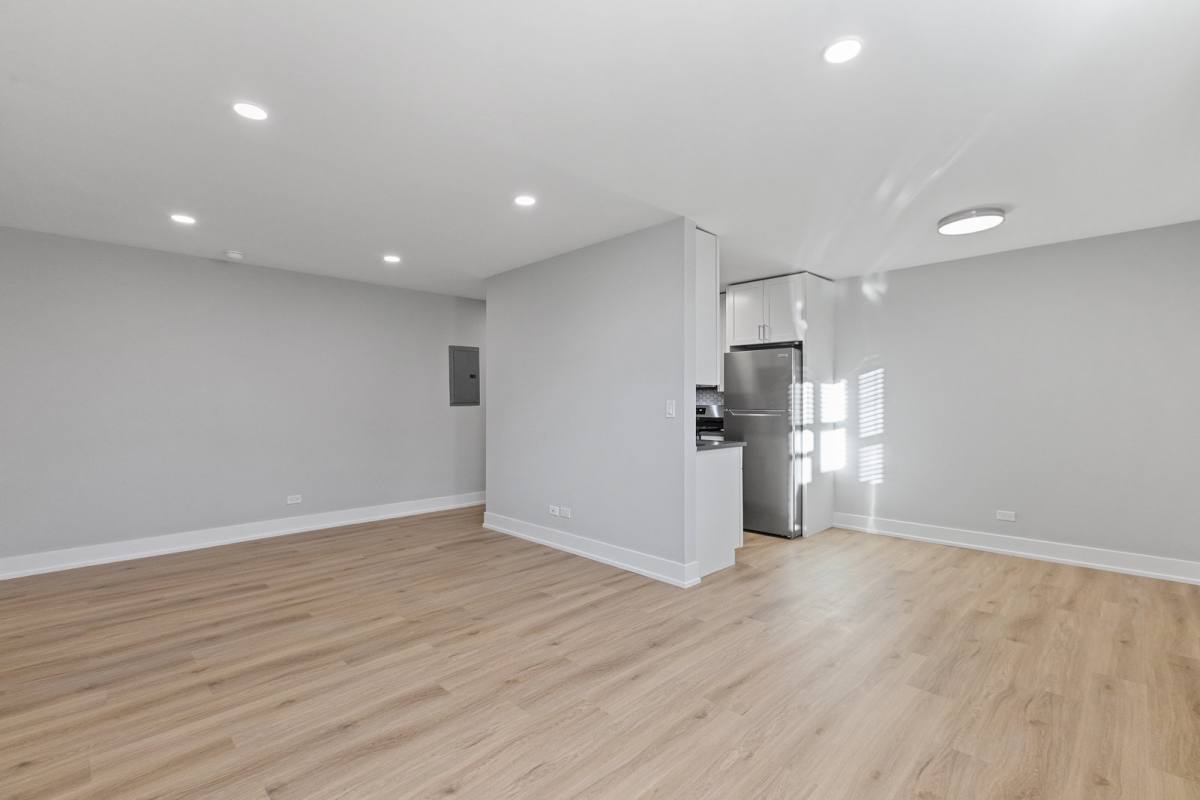 Apartment for rent at 530 W Aldine Ave #410, Chicago, IL 60657
