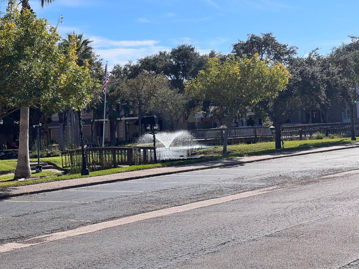 Townhouse for rent at 16 Rock Creek Dr, Corpus Christi, TX 78412
