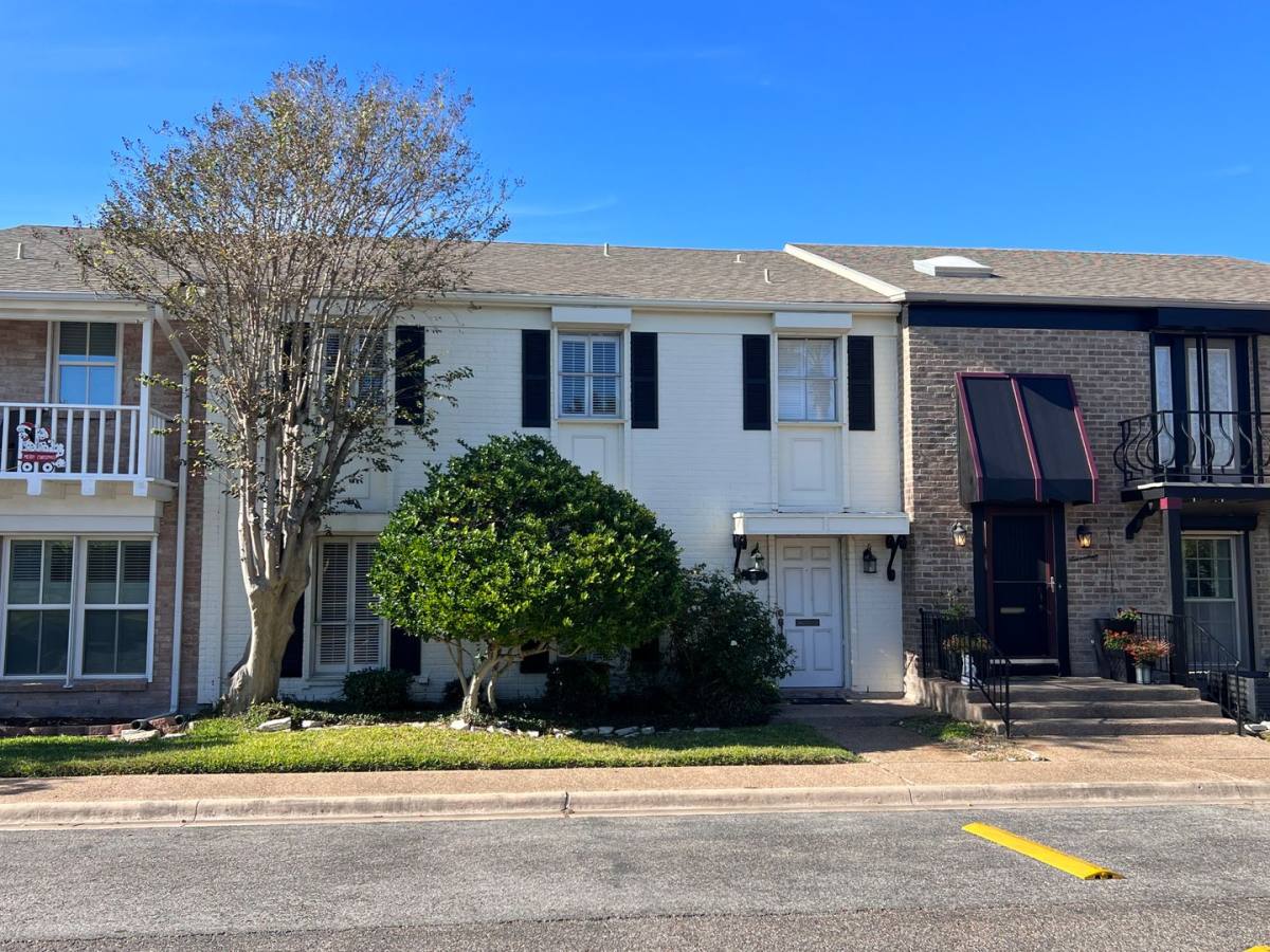 Townhouse for rent at 16 Rock Creek Dr, Corpus Christi, TX 78412
