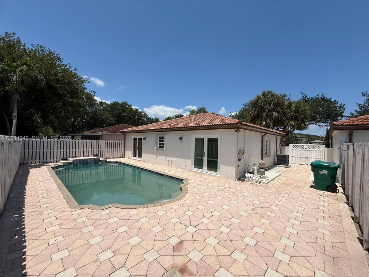 9130 NW 193rd St, Hialeah, FL 33018