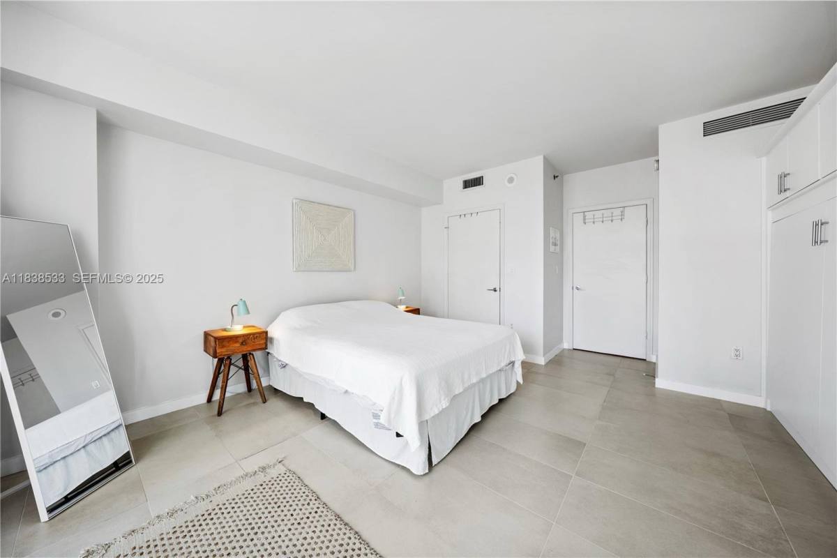 Apartment for rent at 55 SE 6th St #1708, Miami, FL 33131
