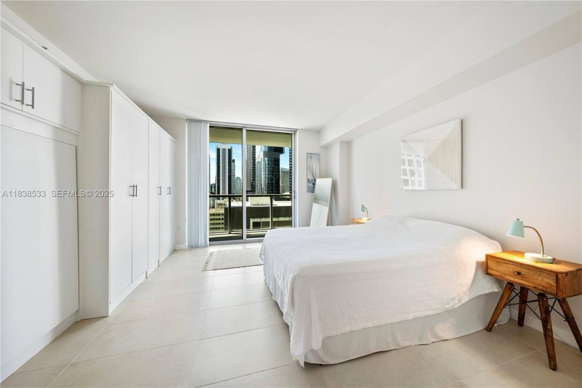 Apartment for rent at 55 SE 6th St #1708, Miami, FL 33131