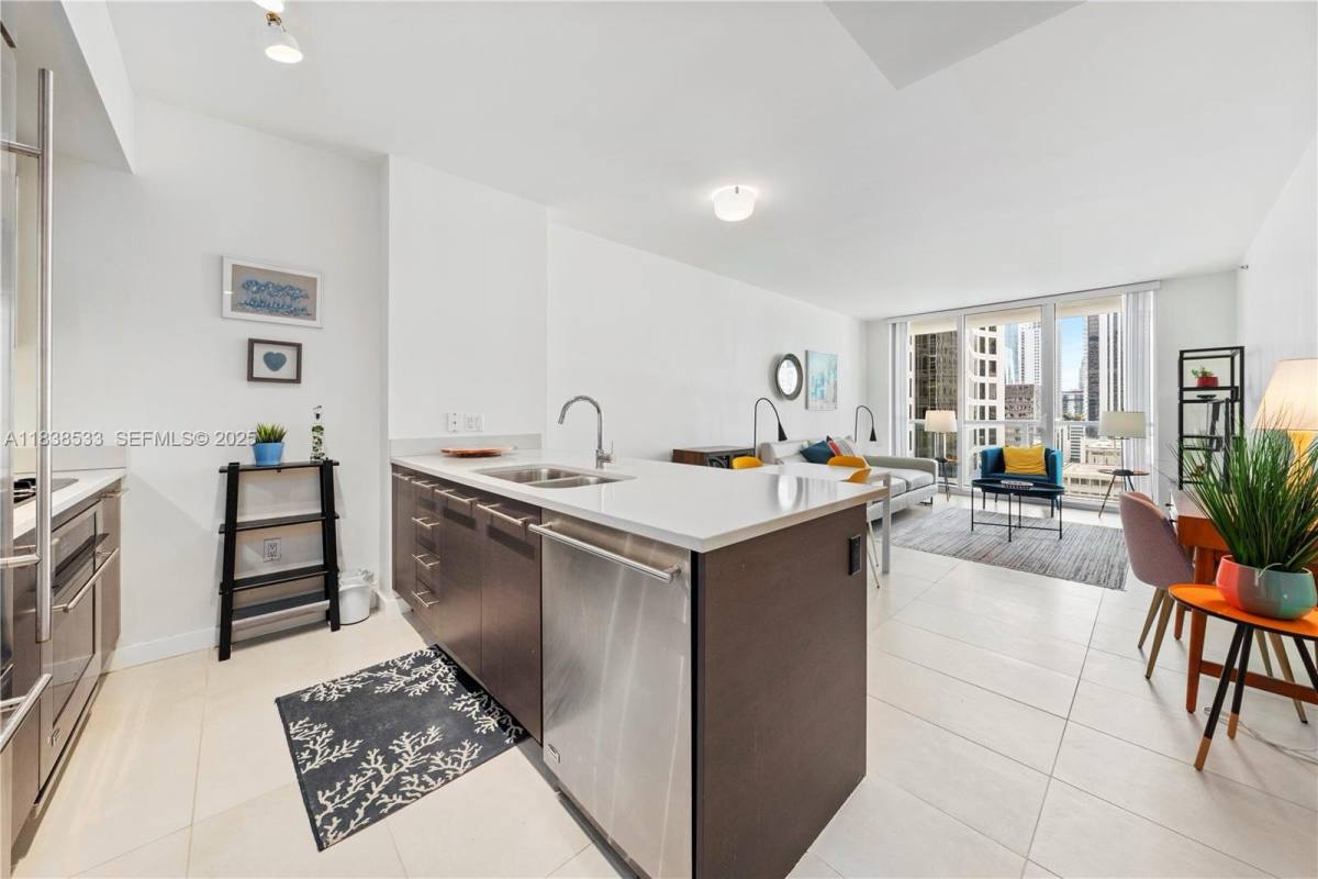 Apartment for rent at 55 SE 6th St #1708, Miami, FL 33131