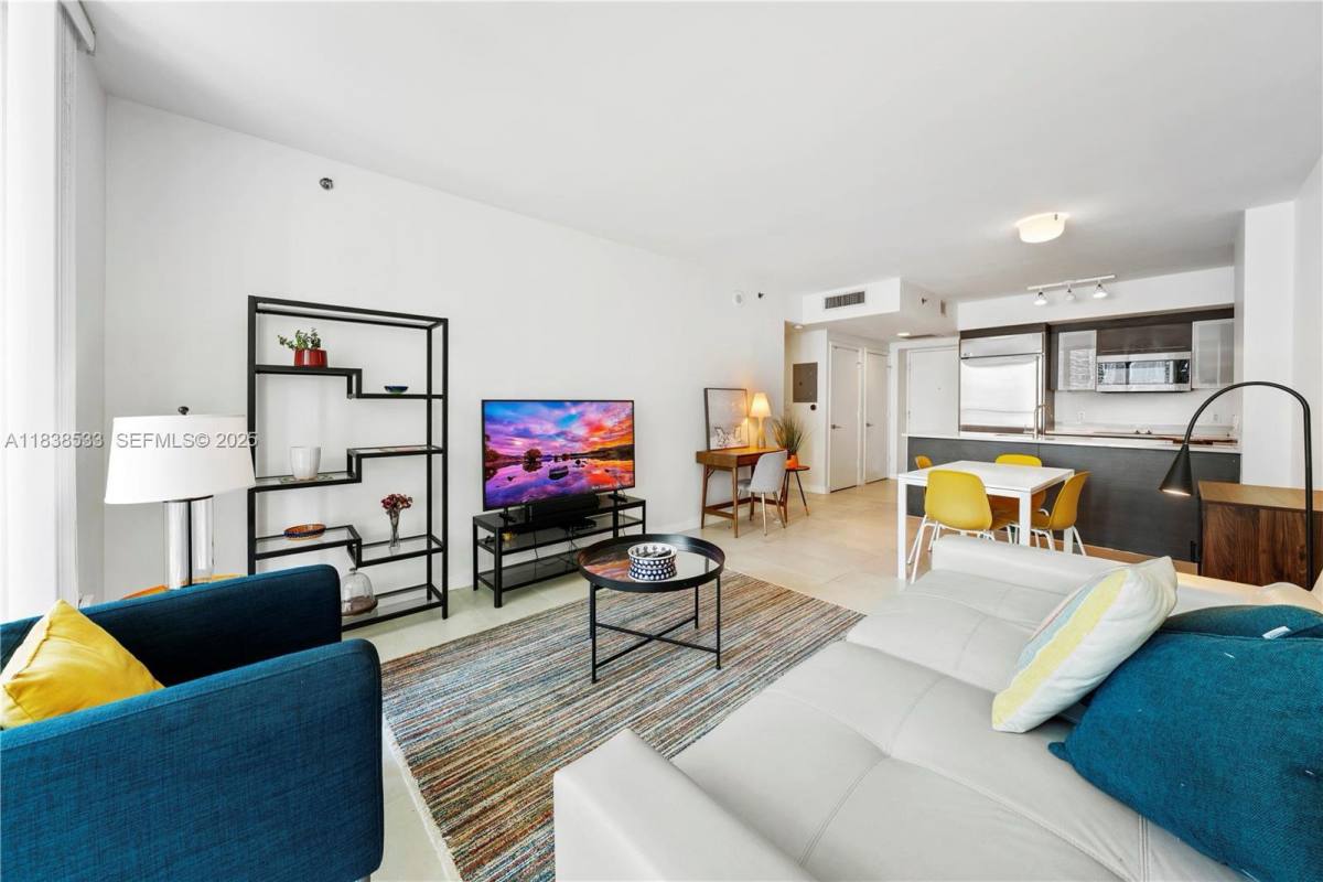 Apartment for rent at 55 SE 6th St #1708, Miami, FL 33131