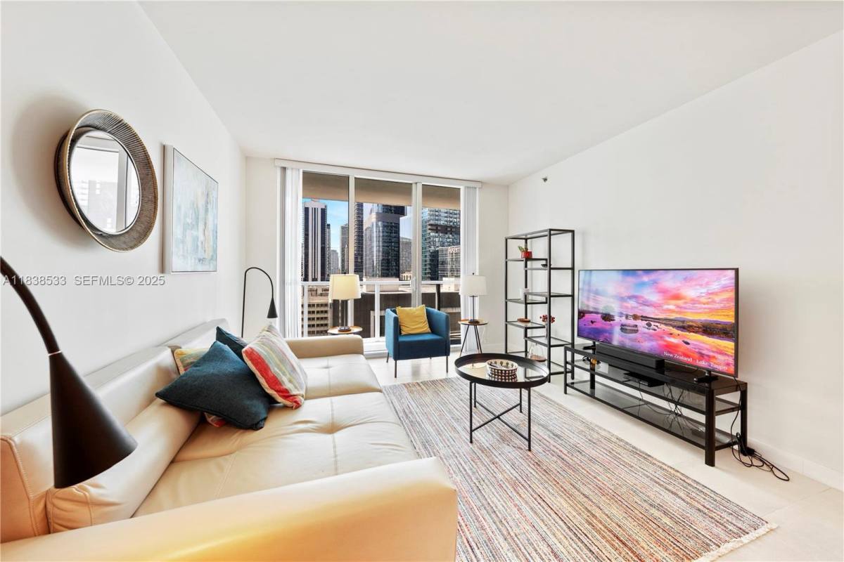 Apartment for rent at 55 SE 6th St #1708, Miami, FL 33131