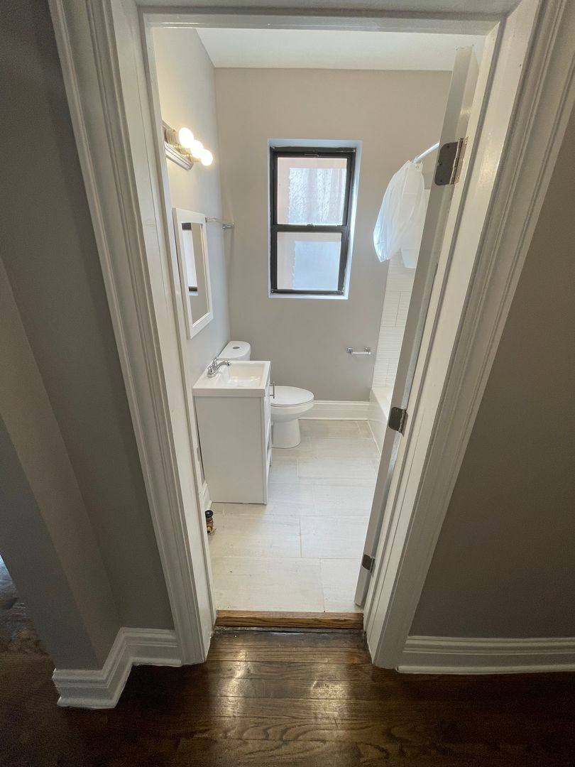 Apartment for rent at 11023 S Vernon Ave #1B, Chicago, IL 60628