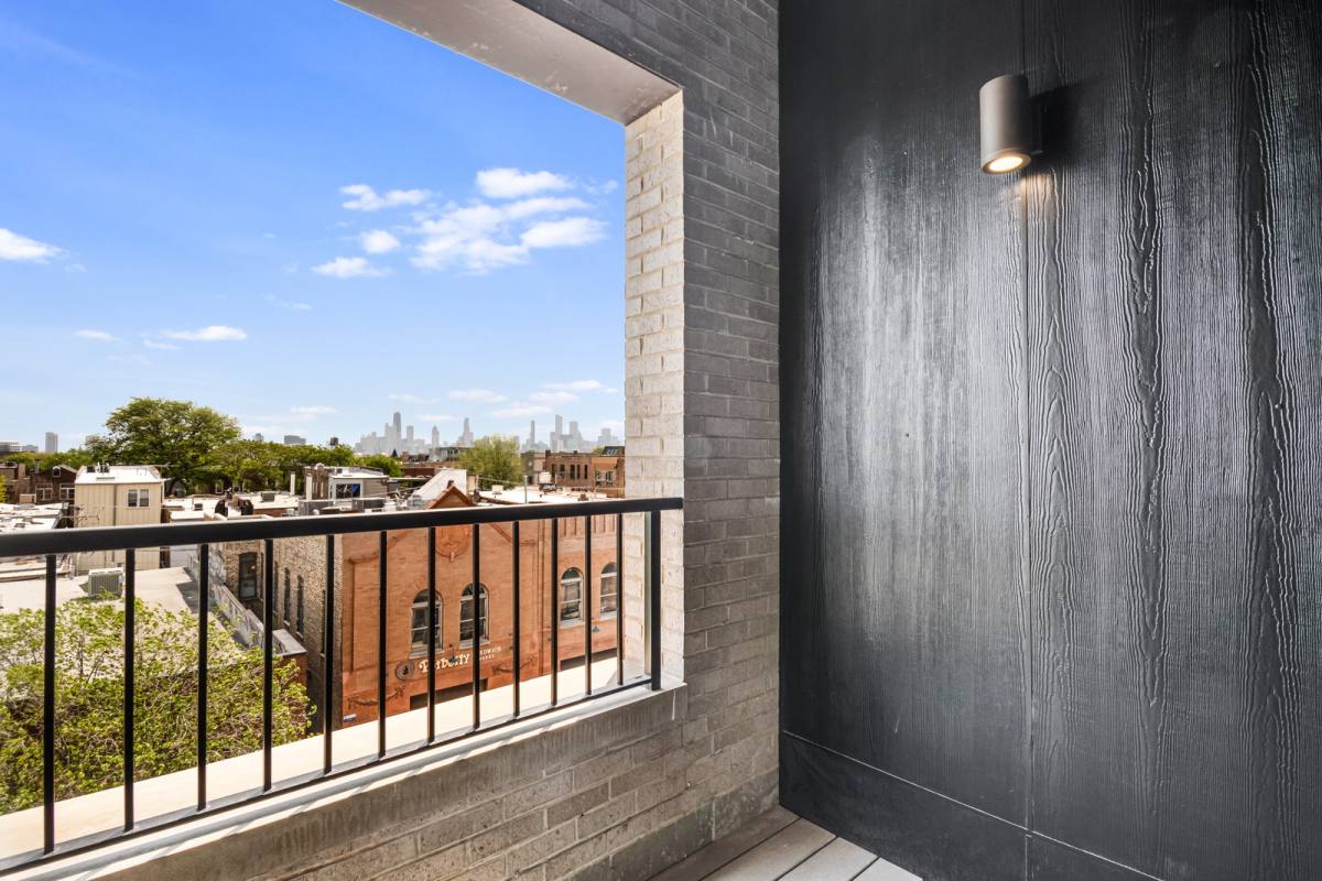 Apartment for rent at 1628 N Damen Ave #401, Chicago, IL 60647