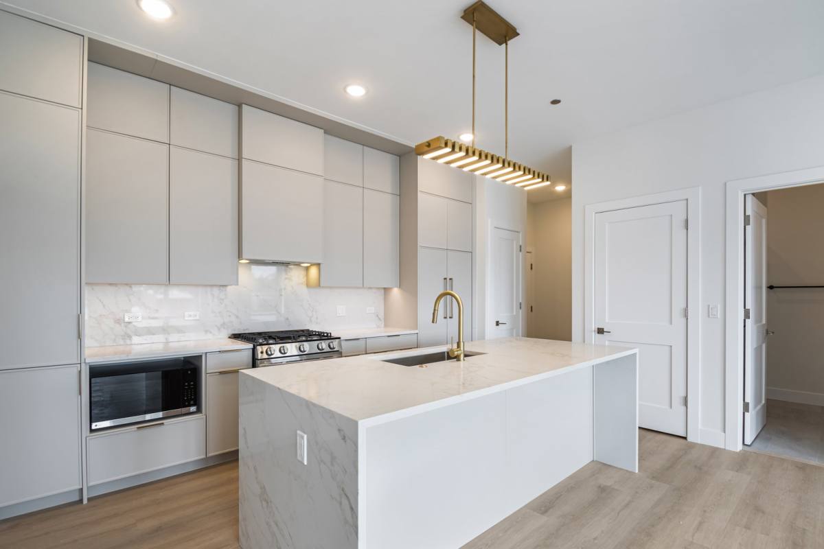 Apartment for rent at 1628 N Damen Ave #401, Chicago, IL 60647