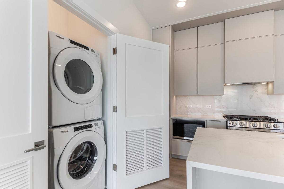 Apartment for rent at 1628 N Damen Ave #401, Chicago, IL 60647