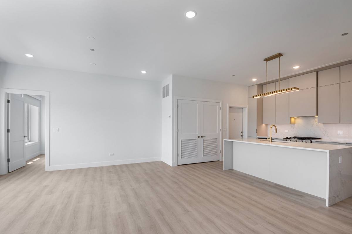 Apartment for rent at 1628 N Damen Ave #401, Chicago, IL 60647