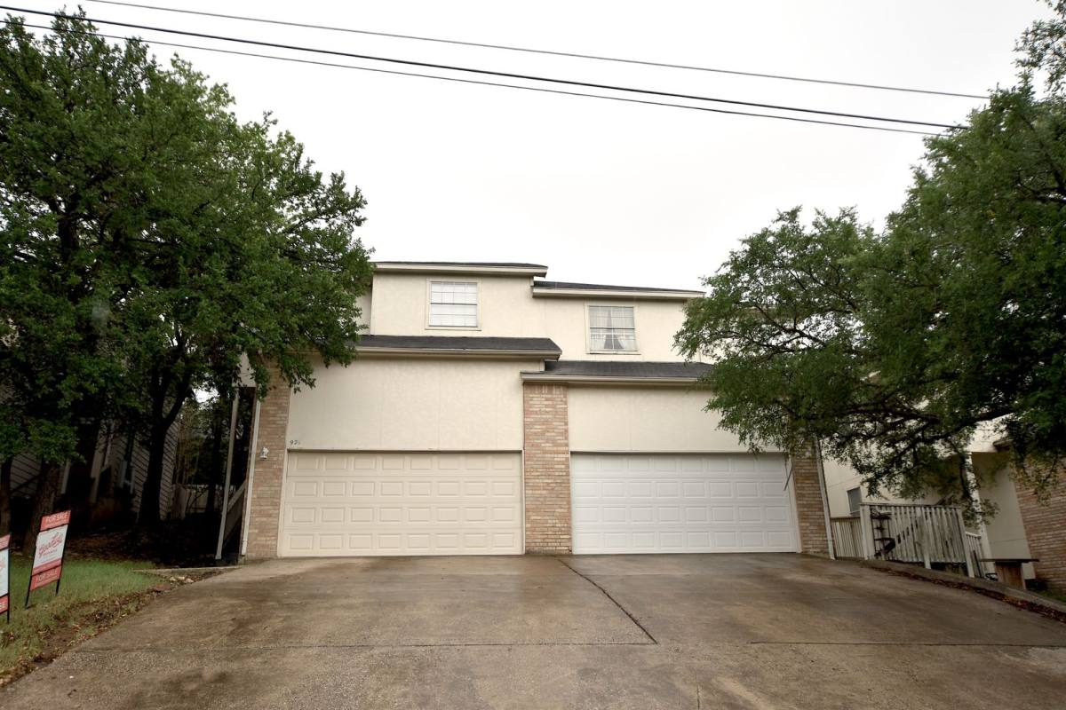 Townhouse for rent at 921-923 Sagewood Trail, San Marcos, TX 78666