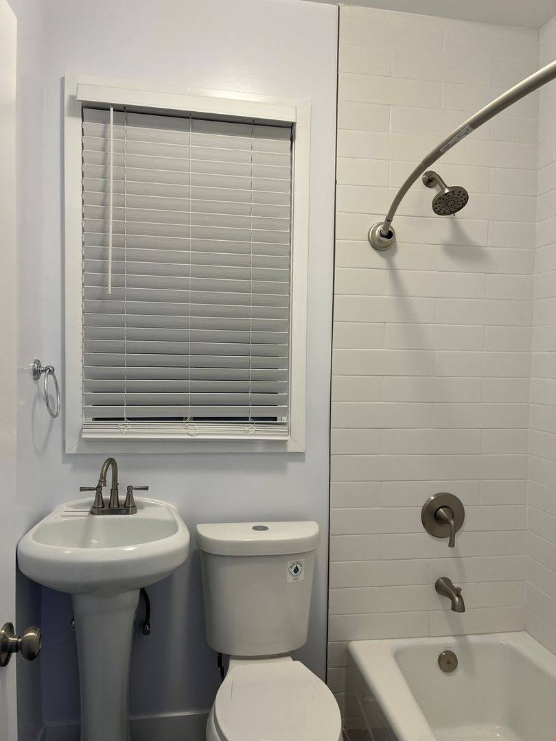 Apartment for rent at 131 N Alvarado St, Los Angeles, CA 90026