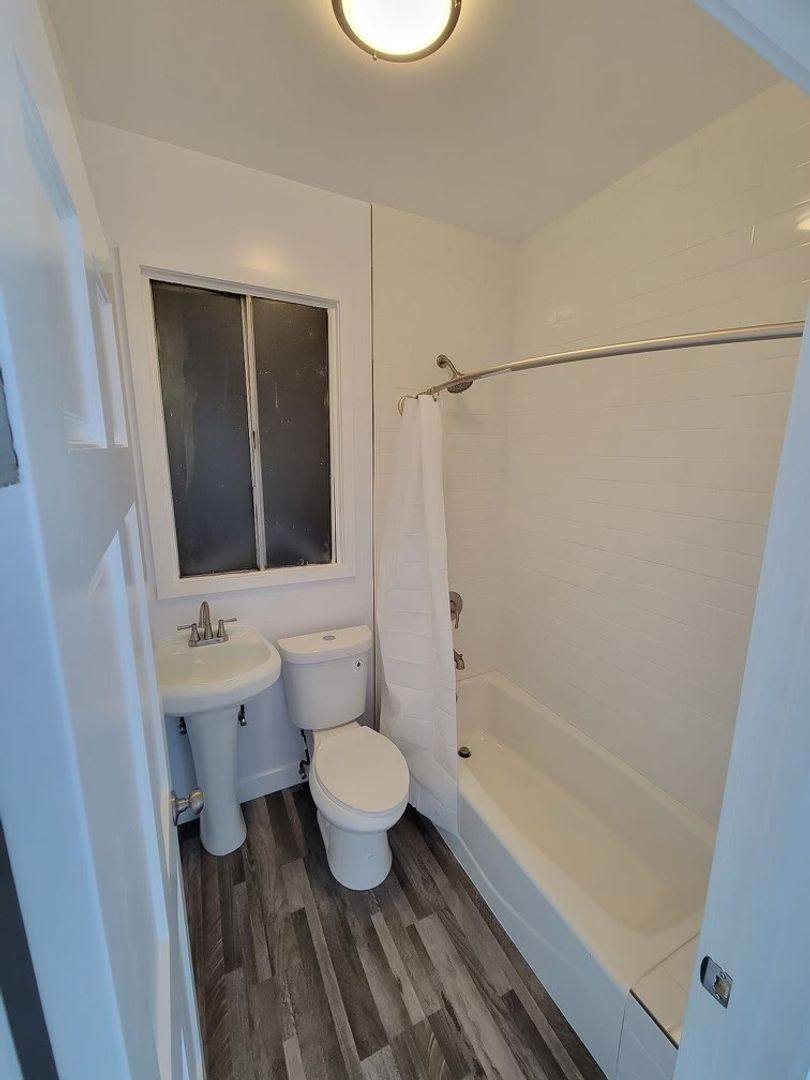 Apartment for rent at 131 N Alvarado St, Los Angeles, CA 90026