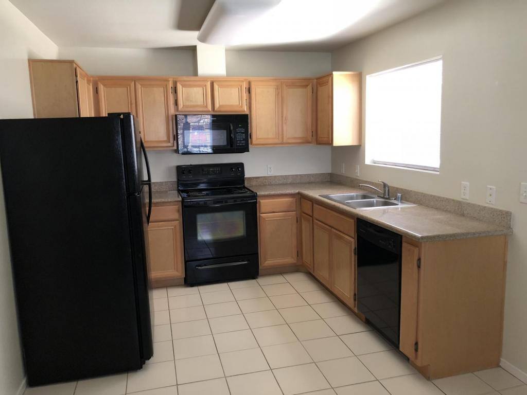 Townhouse for rent at 600 Hosking Ave #7-C, Bakersfield, CA 93307