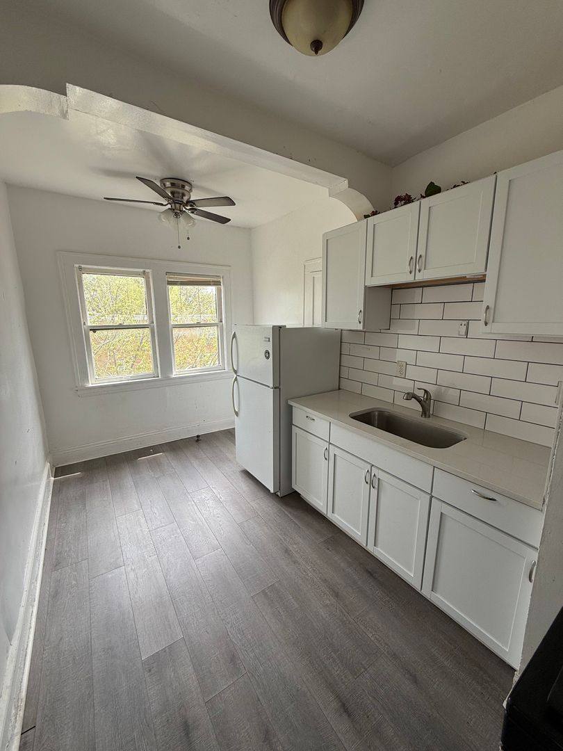 Apartment for rent at 1685 Lincoln Ave, Lakewood, OH 44107