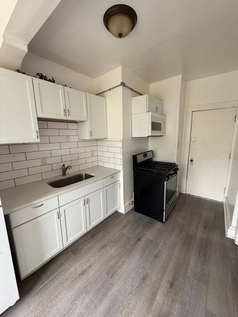 Apartment for rent at 1685 Lincoln Ave, Lakewood, OH 44107