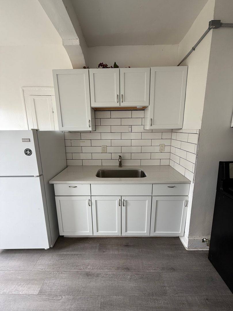 Apartment for rent at 1685 Lincoln Ave, Lakewood, OH 44107