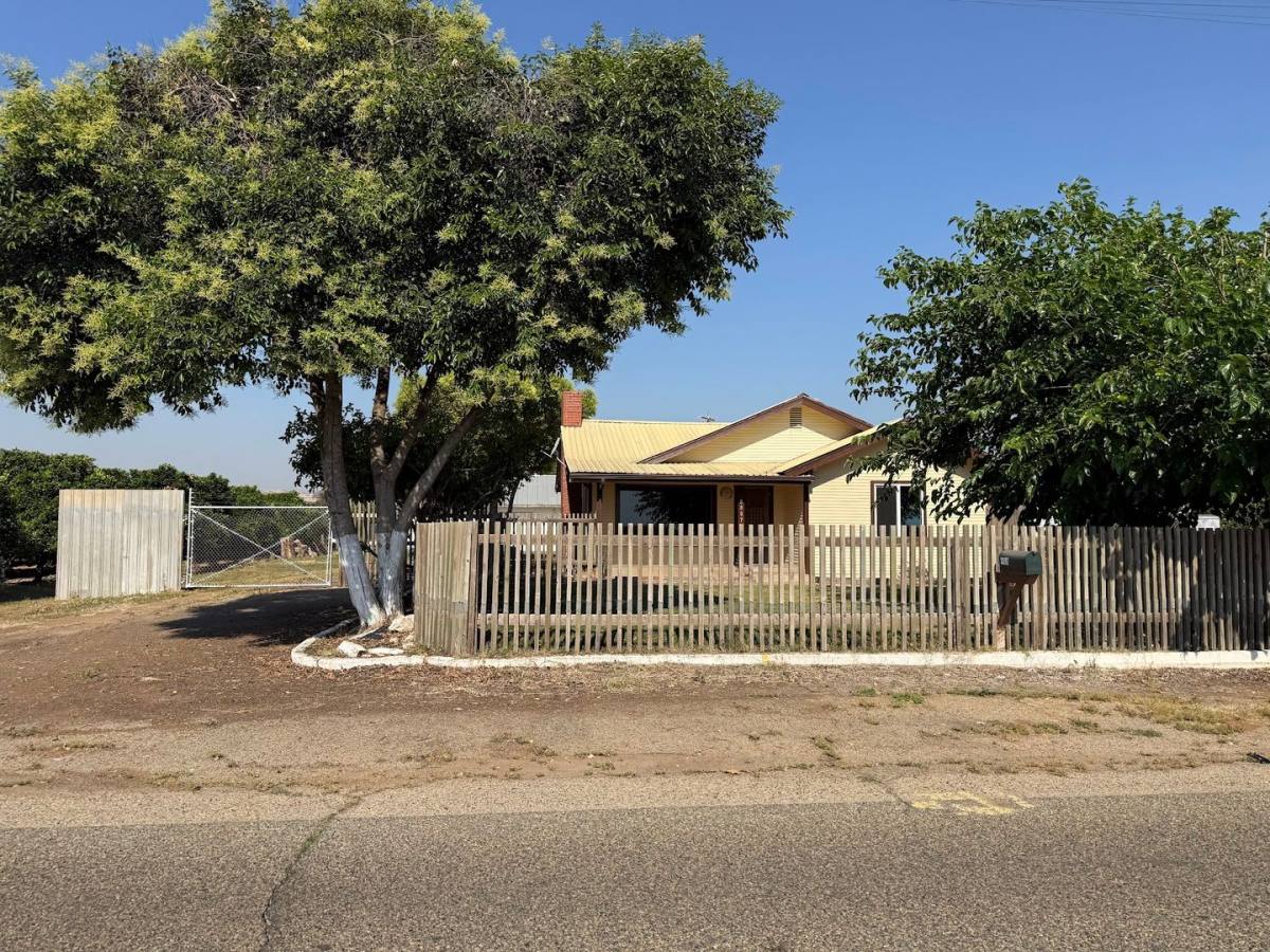 House for rent at 8897 Jacobs Ave, Orange Cove, CA 93646