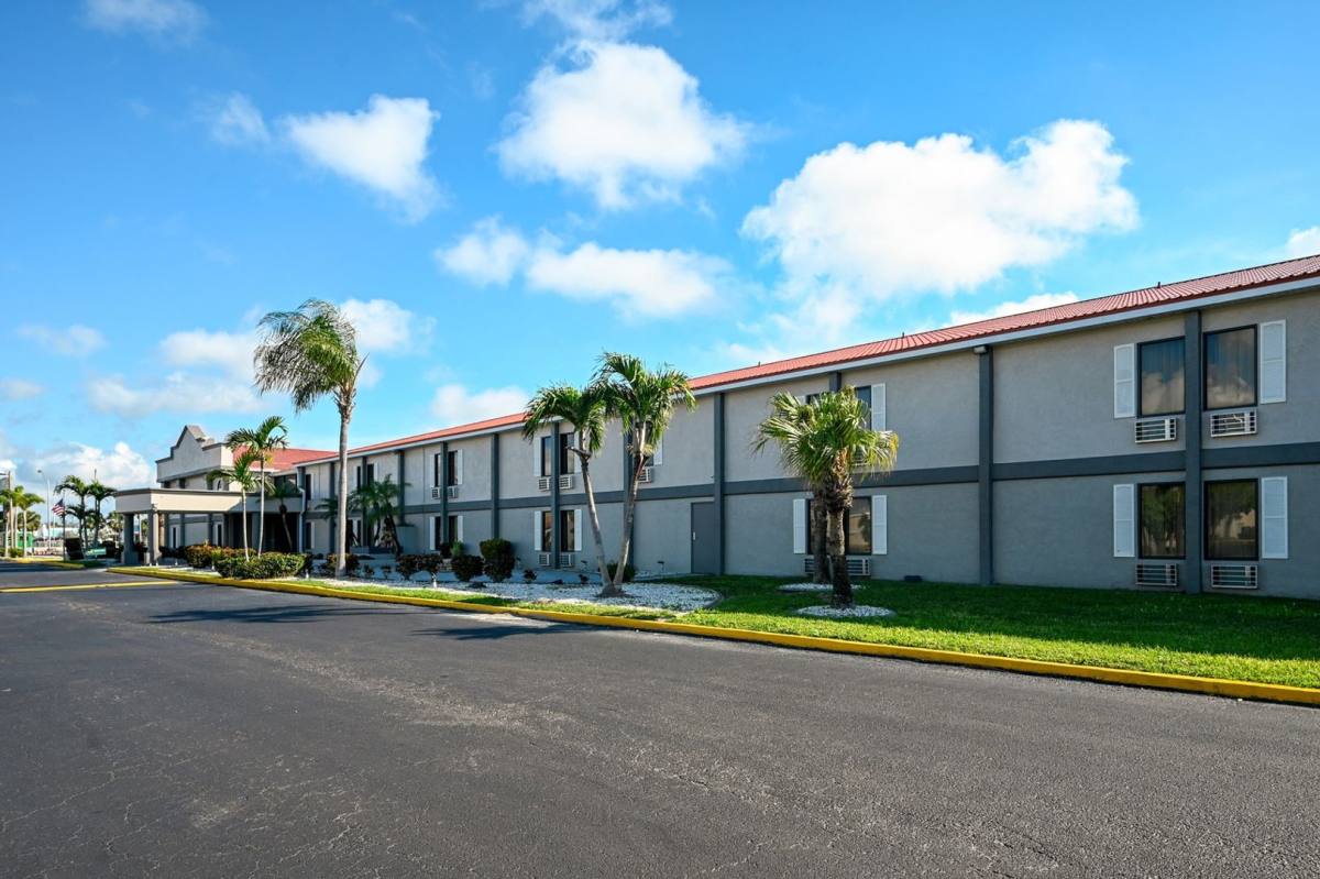 Condo for rent at 4760 S Cleveland Ave, Fort Myers, FL 33907