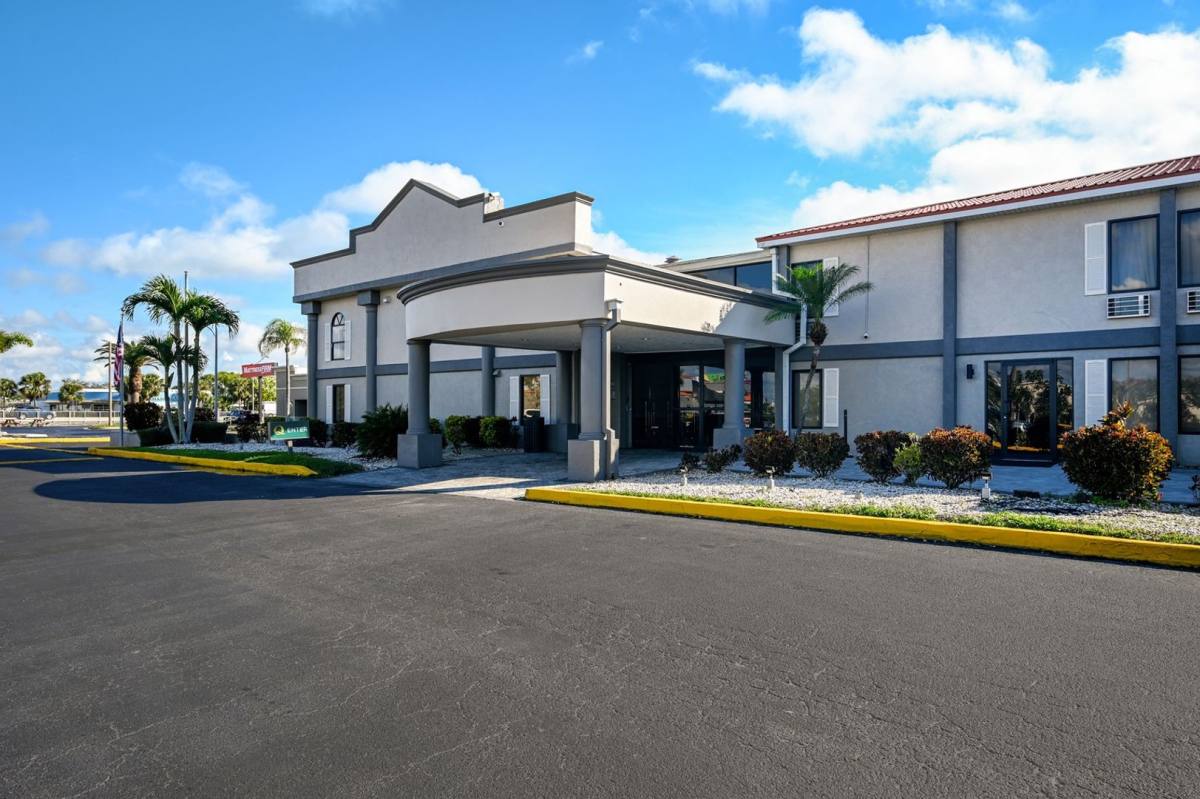 Condo for rent at 4760 S Cleveland Ave, Fort Myers, FL 33907