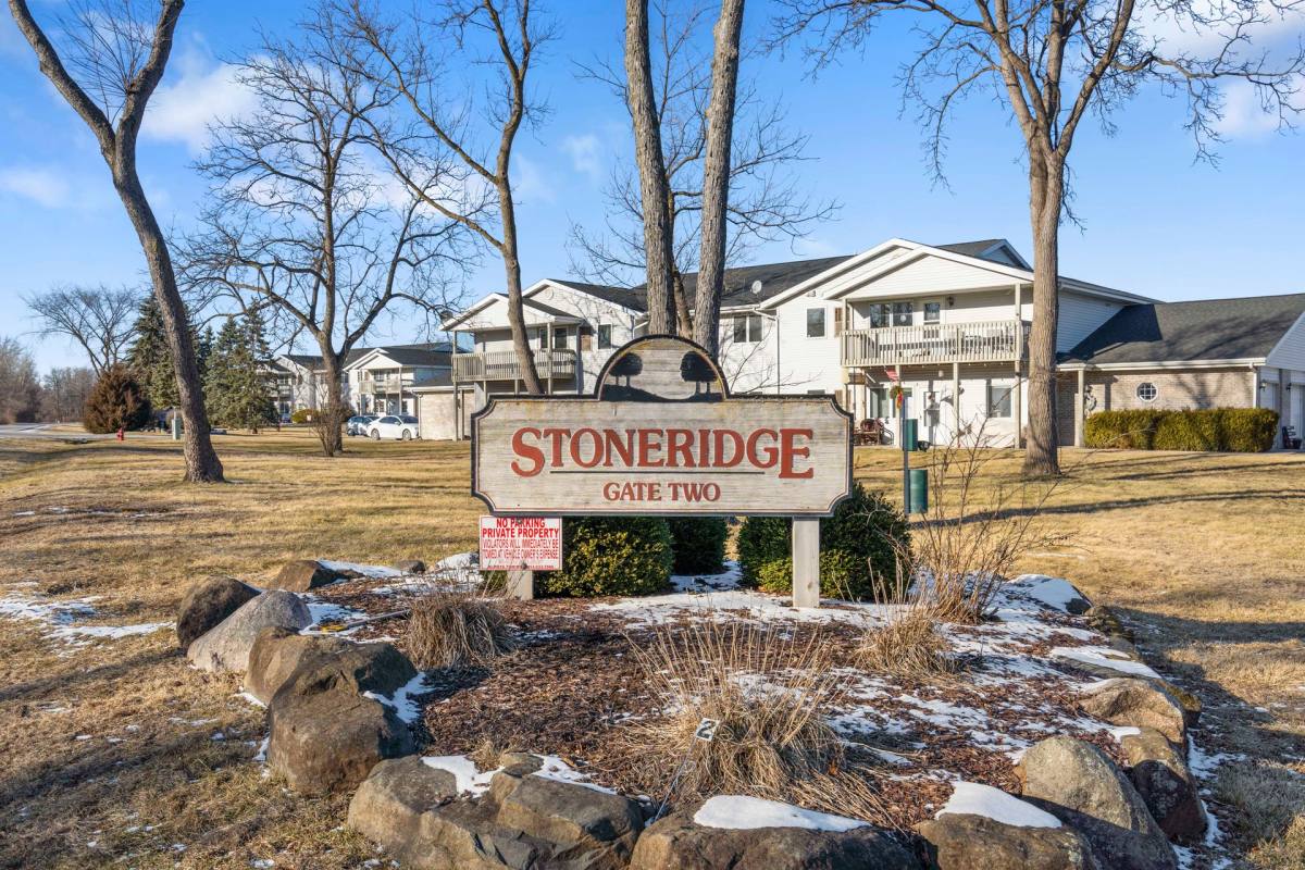 Apartment for rent at 810 Hazel Ridge Rd, Elkhorn, WI 53121