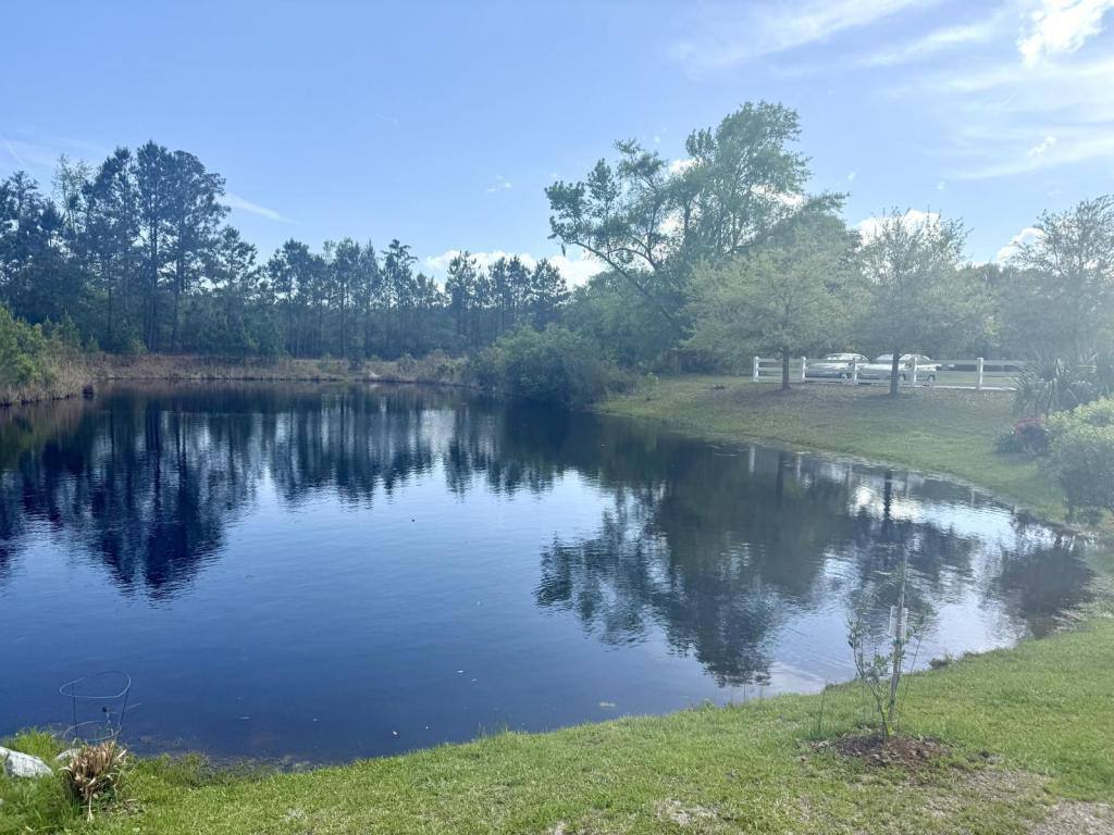 Townhouse for rent at 54 Horizon Lane, Richmond Hill, GA 31324