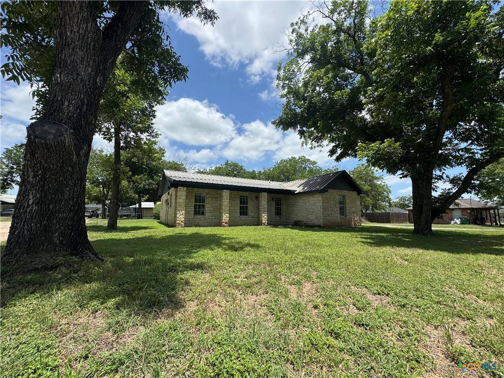House for rent at 203 8th St, Moody, TX 76557