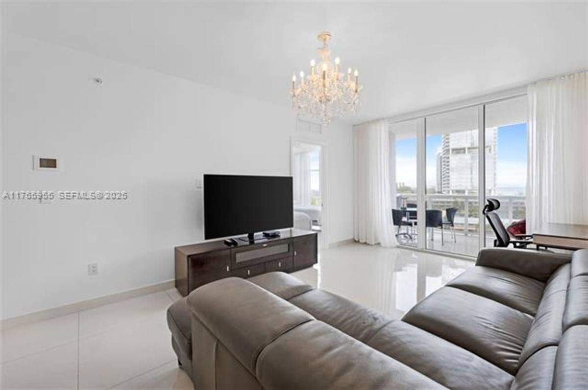 Apartment for rent at 18201 Collins Ave Appt #902, North Miami Beach, FL 33160