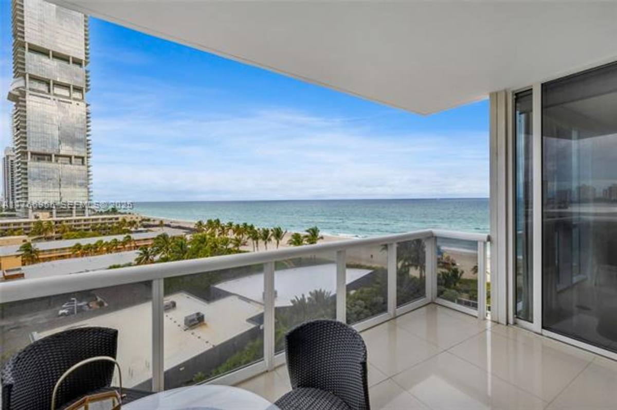 Apartment for rent at 18201 Collins Ave Appt #902, North Miami Beach, FL 33160