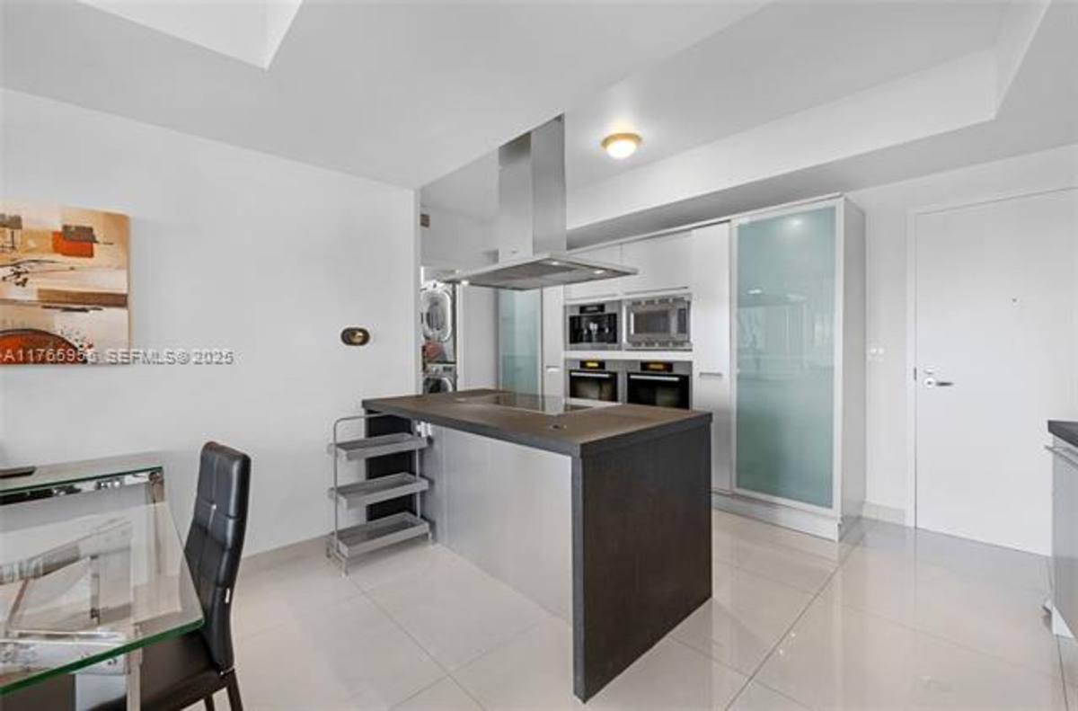Apartment for rent at 18201 Collins Ave Appt #902, North Miami Beach, FL 33160