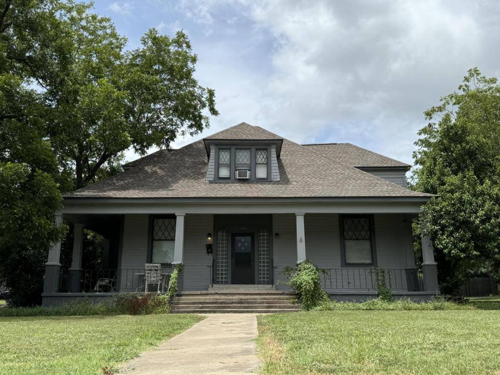 House for rent at 906 N Penelope St, Belton, TX 76513