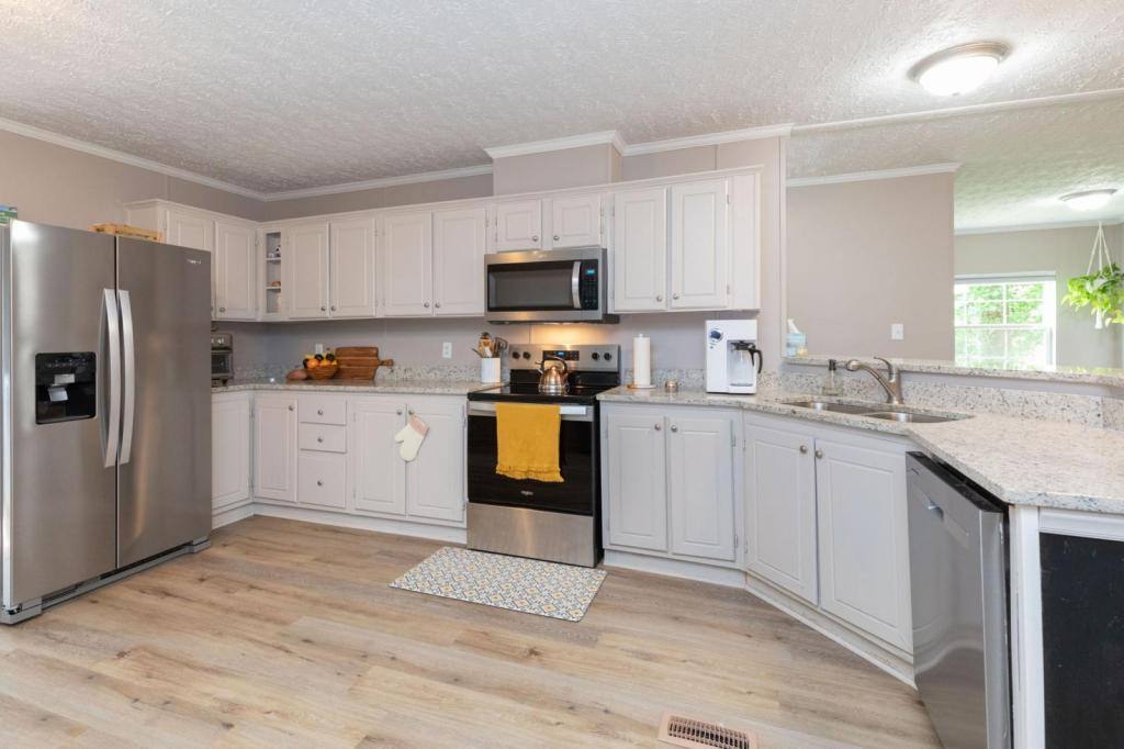 House for rent at 205 Sleepy Hollow Dr, Mars Hill, NC 28754