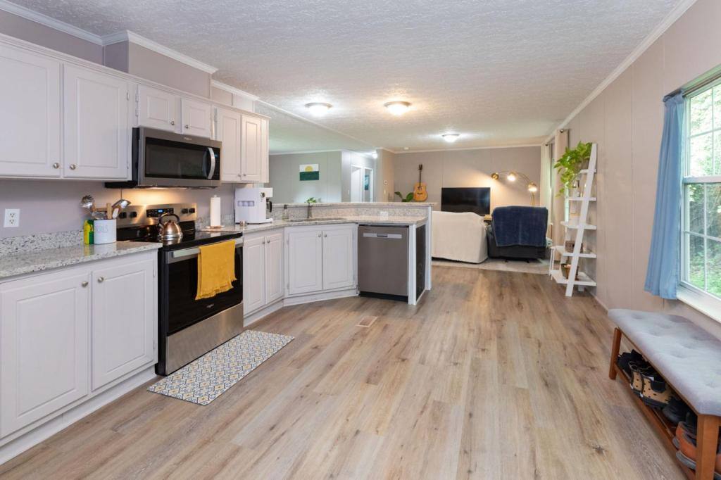 House for rent at 205 Sleepy Hollow Dr, Mars Hill, NC 28754