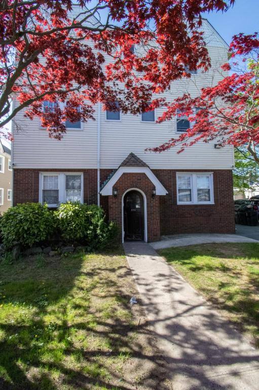 House for rent at 840 Seaman Ave, 2W, Baldwin, NY 11510
