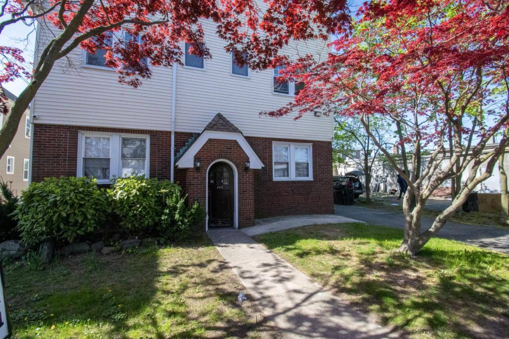 House for rent at 840 Seaman Ave, 2W, Baldwin, NY 11510