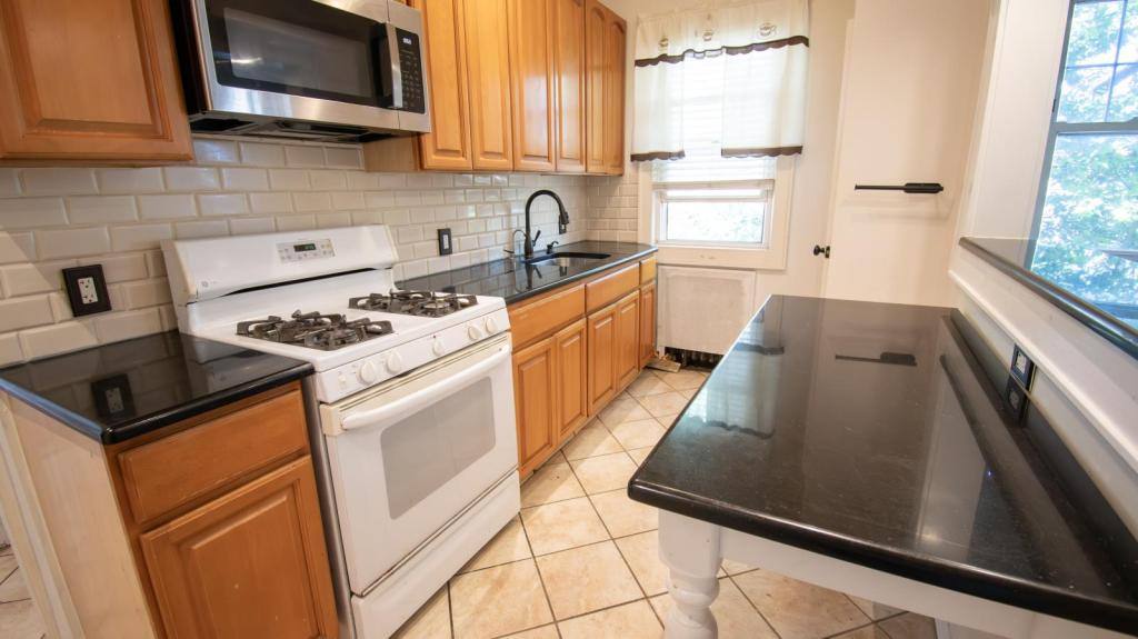 House for rent at 840 Seaman Ave, 2W, Baldwin, NY 11510