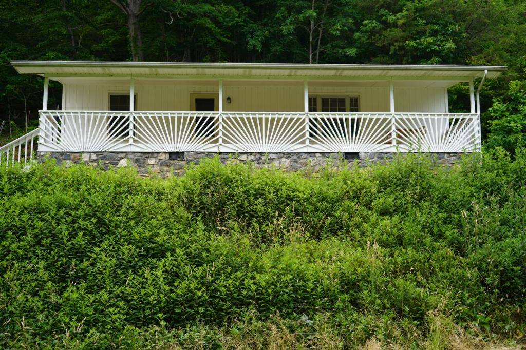 House for rent at 649 Hickory Flats Rd, Marshall, NC 28753
