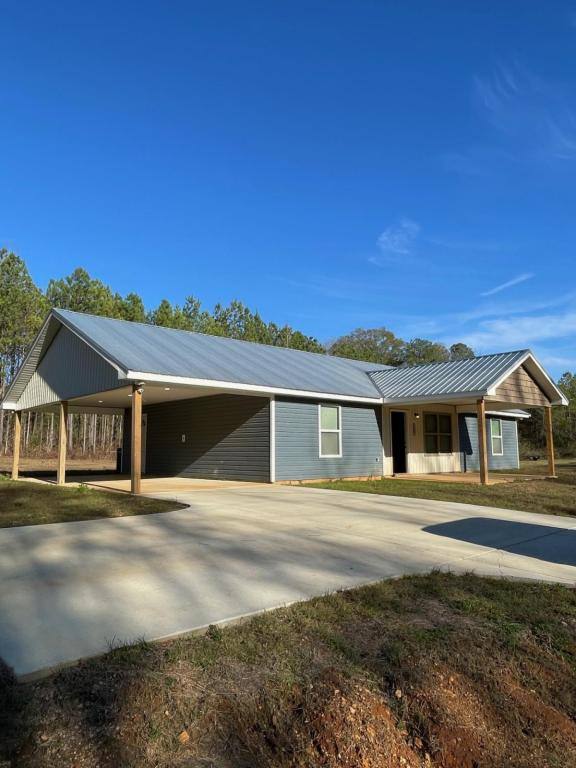 House for rent at 228 Silver Run Rd, Munford, AL 36268