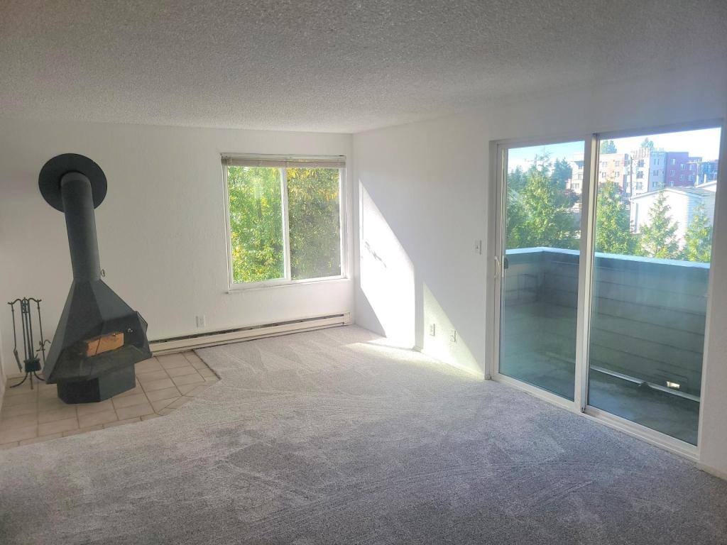 Condo for rent at 18100 15th Ave NE #C-218, Seattle, WA 98155