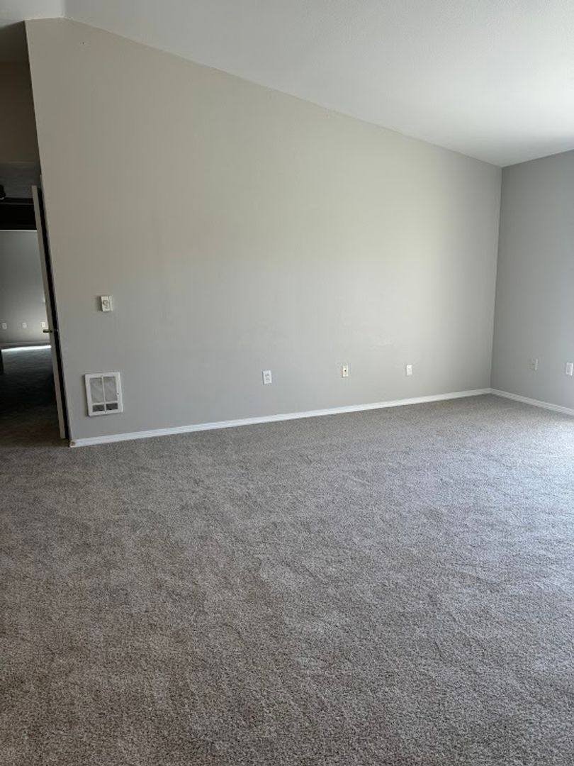 Apartment for rent at 16924 SE Powell Blvd, Portland, OR 97236