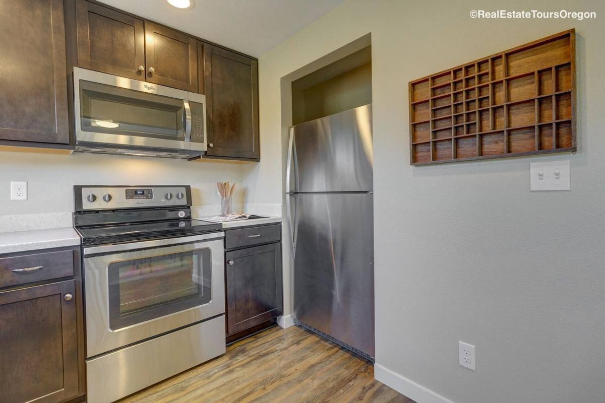 Townhouse for rent at 711 SE Ford St, McMinnville, OR 97128