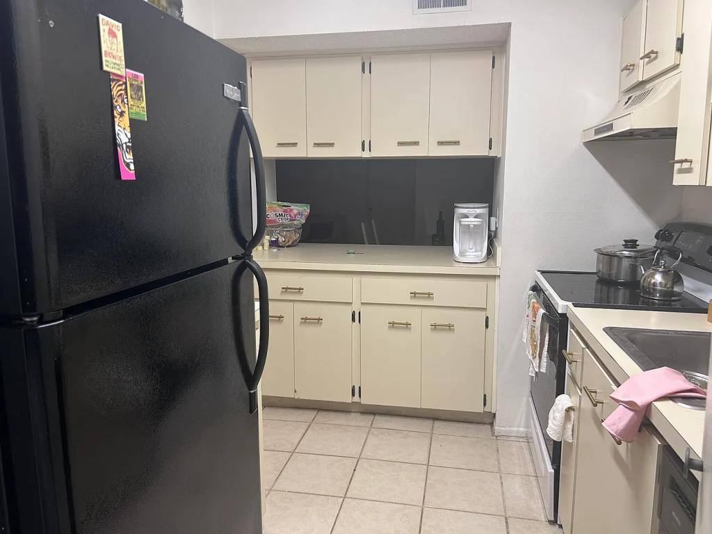 Condo for rent at 6002 Laketree Lane #G, Tampa, FL 33617