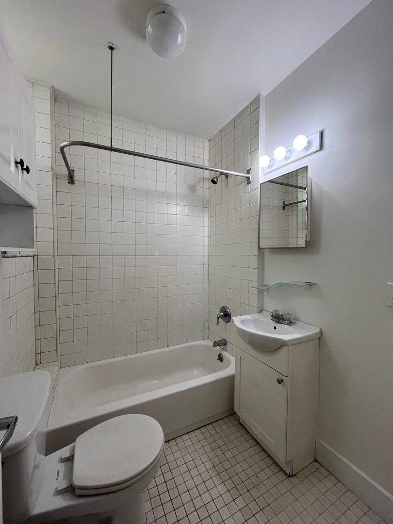 Apartment for rent at 330-2 S Juniper St, Philadelphia, PA 19107
