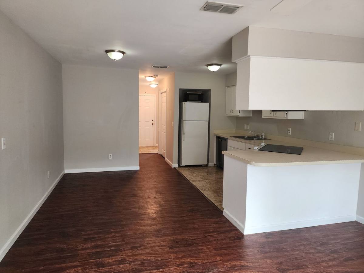 Townhouse for rent at 4455 W 19th St, Panama City, FL 32405