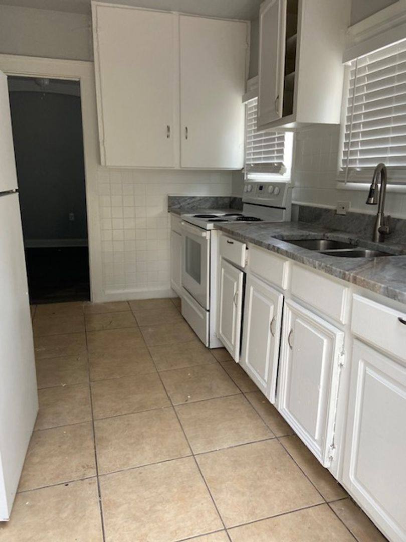Apartment for rent at 1727 45th St S, Saint Petersburg, FL 33711