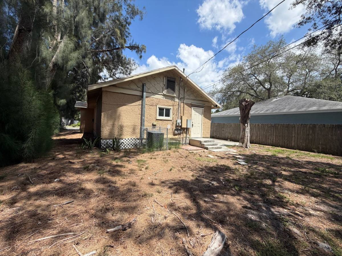 Apartment for rent at 1727 45th St S, Saint Petersburg, FL 33711
