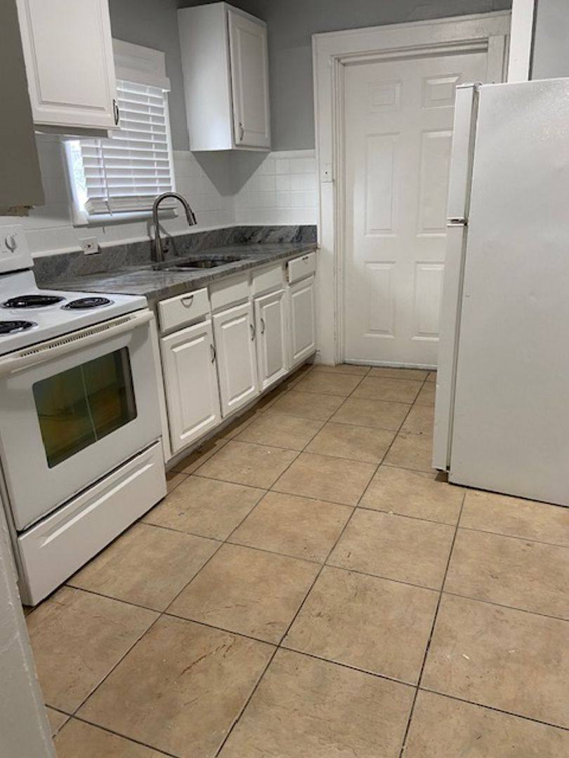 Apartment for rent at 1727 45th St S, Saint Petersburg, FL 33711