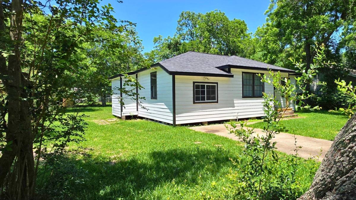 House for rent at 502 Azalea Dr &Ndash; Updated Gated Home In, La Marque, TX 77568