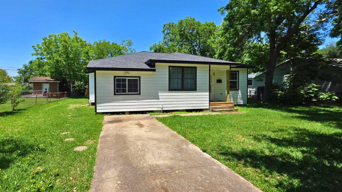 House for rent at 502 Azalea Dr &Ndash; Updated Gated Home In, La Marque, TX 77568