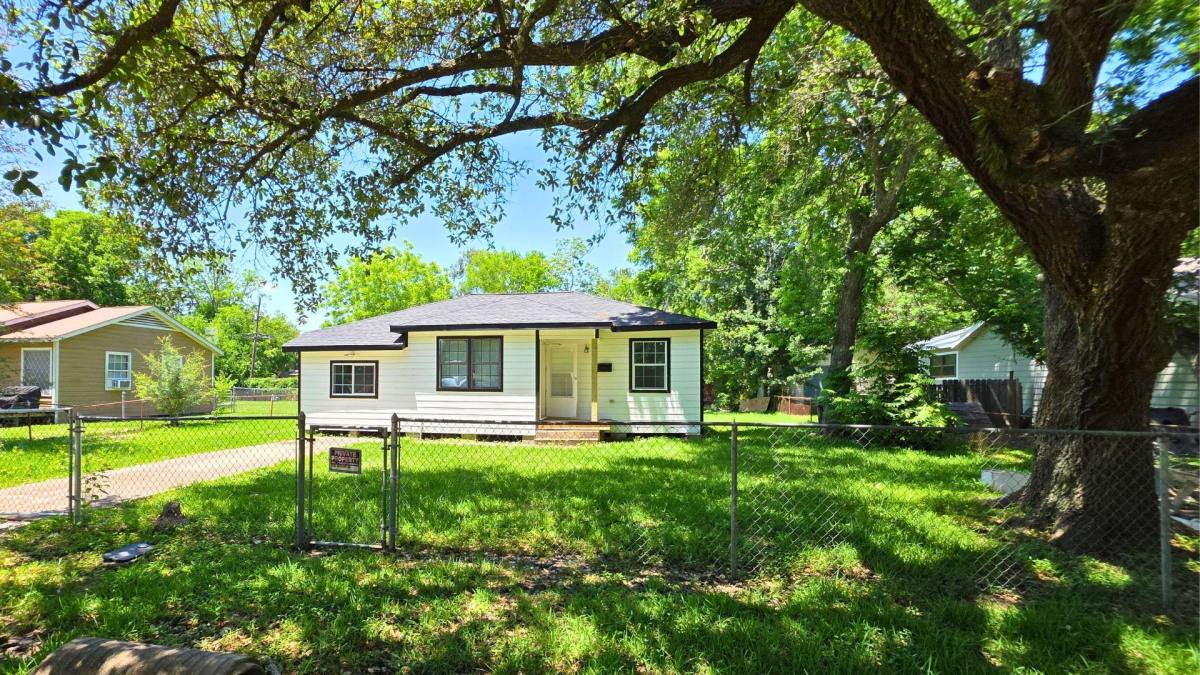 House for rent at 502 Azalea Dr &Ndash; Updated Gated Home In, La Marque, TX 77568